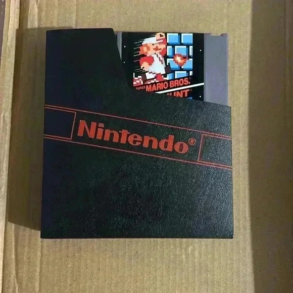 SUPER MARIO AND DUCK HUNT!
Pristine condition with Nintendo branded sleeve - Picture 4 of 4